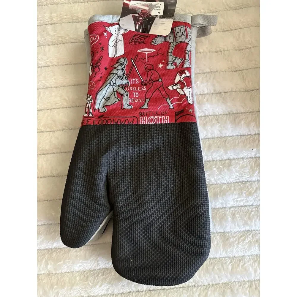 NWT Star Wars Oven Mitts- 2 Mitt Set Cotton New with hang tag